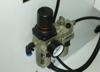 Блок подготовки воздуха включает в себя фильтр-регулятор с манометром и маслораспылитель(рубрикатор).