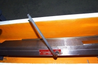 Станок оснащен постоянным магнитом, который активируется подъёмом ключа.