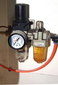 Маслораспылитель используется для подачи смазки  в пневмосистему. Фильтр-редуктор предназначен для установки рабочего давления.