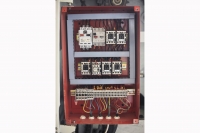 ЭЛЕКТРОШКАФ Имеет удобный доступ с боковой панели и защищен от попадания пыли и грязи.В станке используются надежные и проверенные электрокомпоненты.